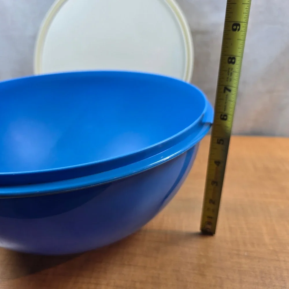 Tupperware Thatsa Huge Mixing Bowl Blue White Seal Lid 32 Cup, 7.8L #2539
